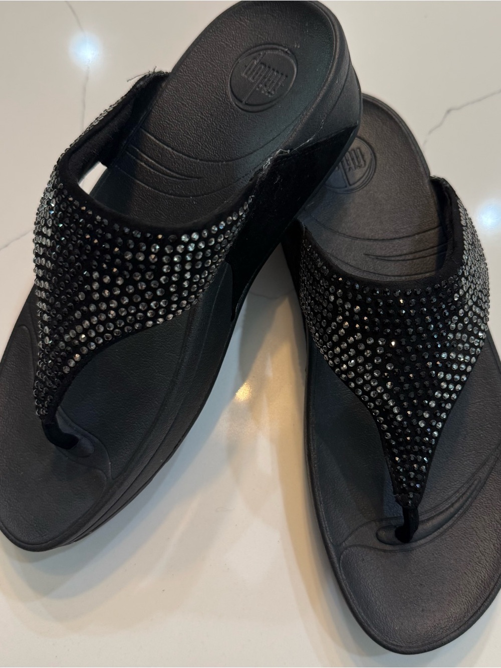 FitFlop Thong Sandals Black Rubber Rhinestone Slip On Casual Women's Size 8 lulu